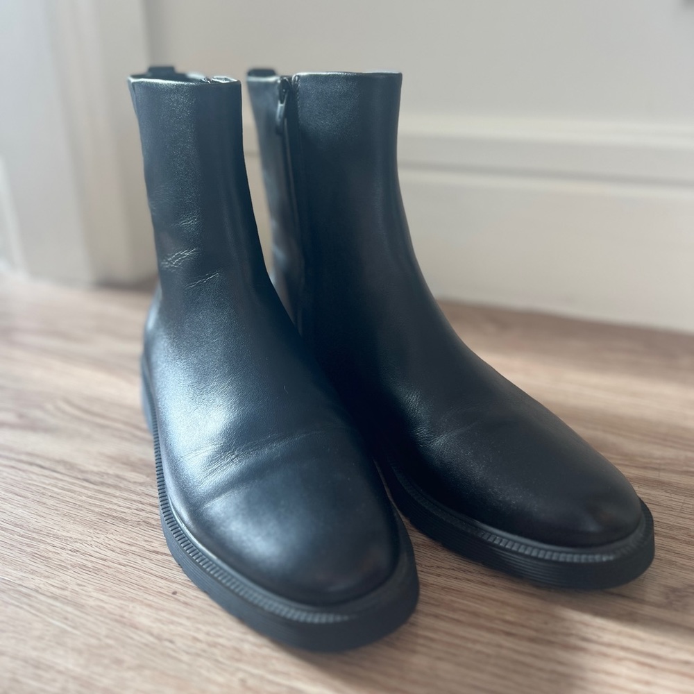 VINCE black leather bootie